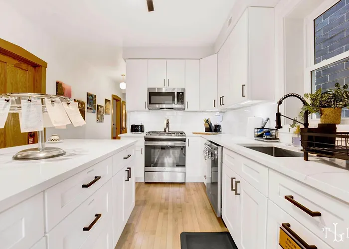 Villa The Twin Lions: Bespoke Travel W/ Speakeasy* Chicago