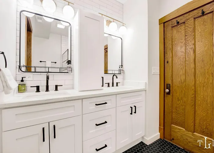 The Twin Lions: Bespoke Travel W/ Speakeasy* Chicago