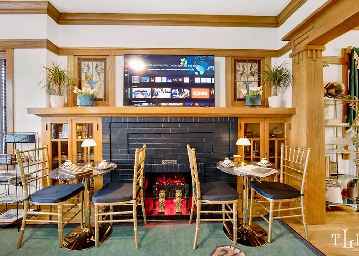 Villa The Twin Lions: Bespoke Travel W/ Speakeasy* Chicago