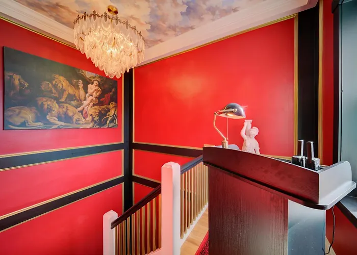 The Twin Lions: Bespoke Travel W/ Speakeasy* Villa Chicago